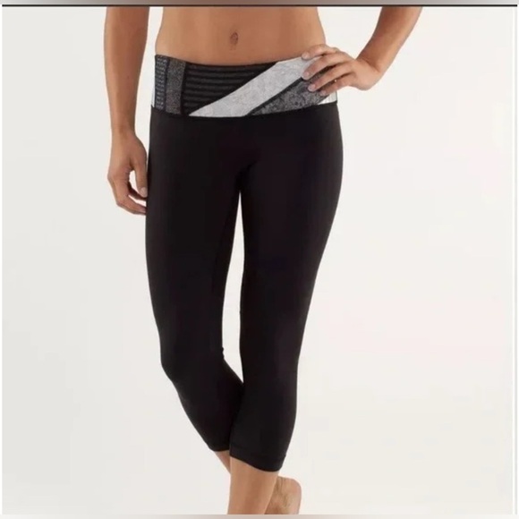 Lululemon Wunder Under Reversible Black/Gray Cropped Leggings, Sizes 4 - Picture 1 of 10
